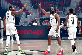 九游体育官网-TheShy在老鹰比赛中出色防守，持续失利引发热议！(theshy去哪里了)