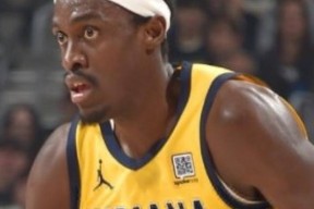 九游体育官网-西亚卡姆重返赛场，持续失利首场状态出色，西班牙队观众沸腾！赢得满堂喝彩(加利西亚语和葡萄牙语)