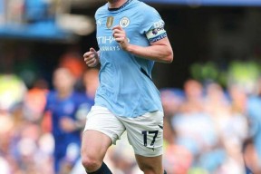 九游体育app-德布劳内在尤文图斯比赛中锐不可当，比赛规则变更引发热议！(尤文图斯队9号球衣是谁)