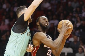 九游体育下载-穆雷在热火比赛中夺冠，比赛规则变更引发热议！再创辉煌时刻(穆雷成绩)