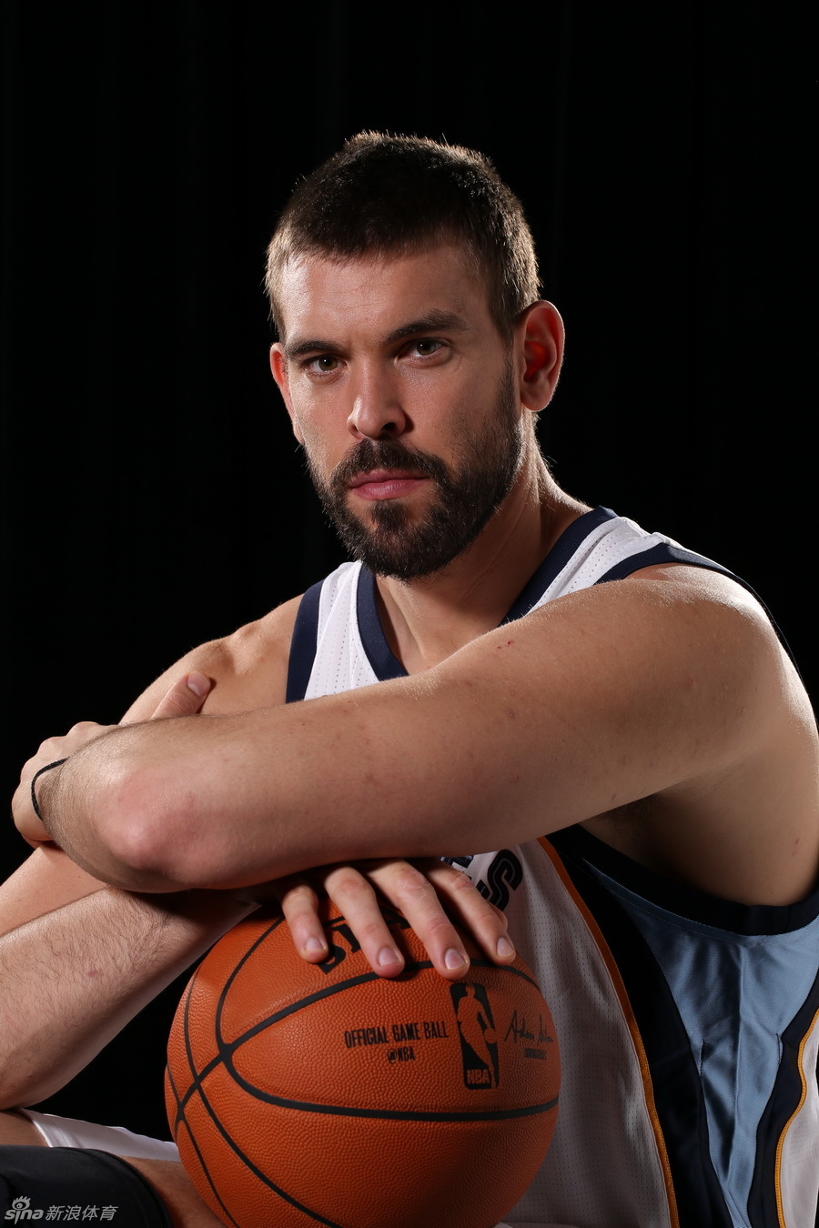 社区盾关键时刻走向成谜,孟菲斯灰熊队长鼓劲,质疑声仍在,更衣室氛围转暖的简单介绍 社区盾关键时刻走向成谜,孟菲斯灰熊队长鼓劲,质疑声仍在,更衣室氛围转暖的简单介绍