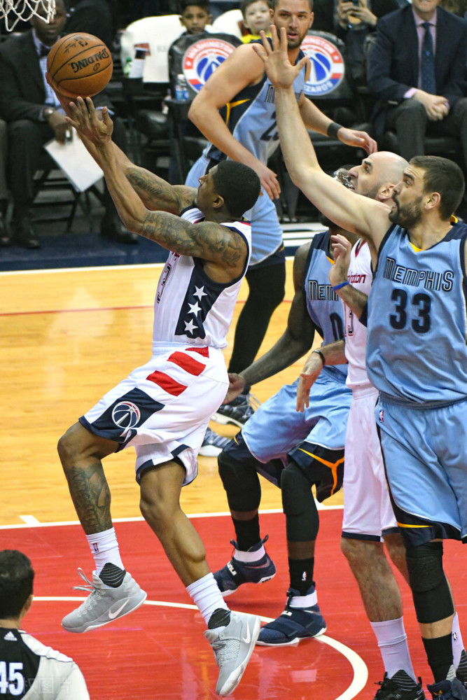 社区盾关键时刻走向成谜,孟菲斯灰熊队长鼓劲,质疑声仍在,更衣室氛围转暖的简单介绍 社区盾关键时刻走向成谜,孟菲斯灰熊队长鼓劲,质疑声仍在,更衣室氛围转暖的简单介绍