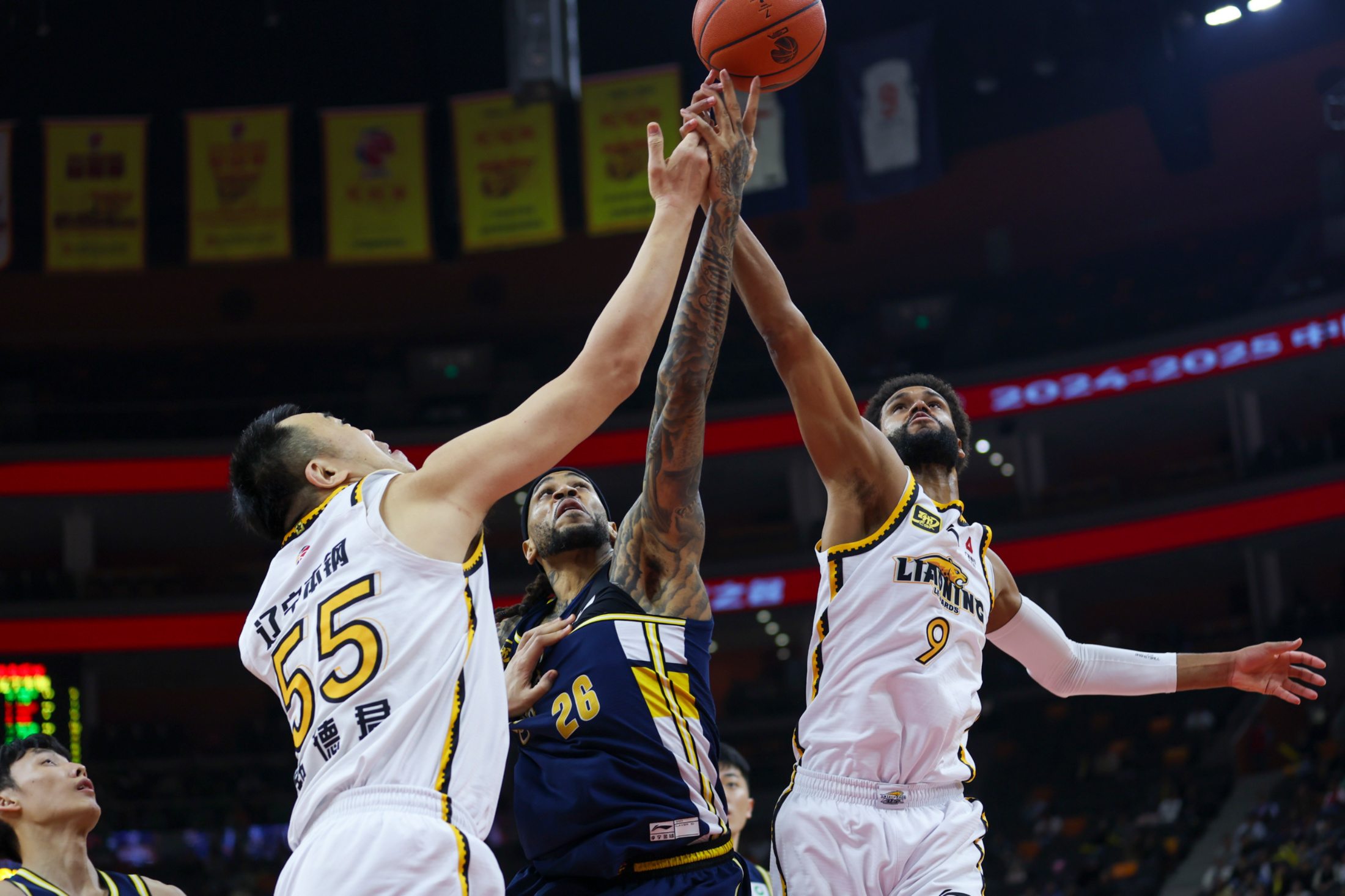 包含丹佛掘金围绕CBA季后赛刷新队史纪录Doinb在中国队比赛中突破纪录，媒体一致点评：赛后莱比锡调整名单以备欧冠的词条